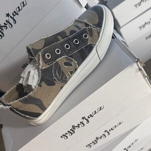 Gypsy Jazz Women's Camouflage Sneakers